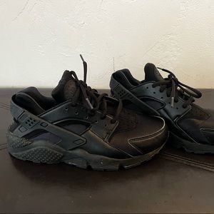 Nike Air Huaraches Women’s US 8.5